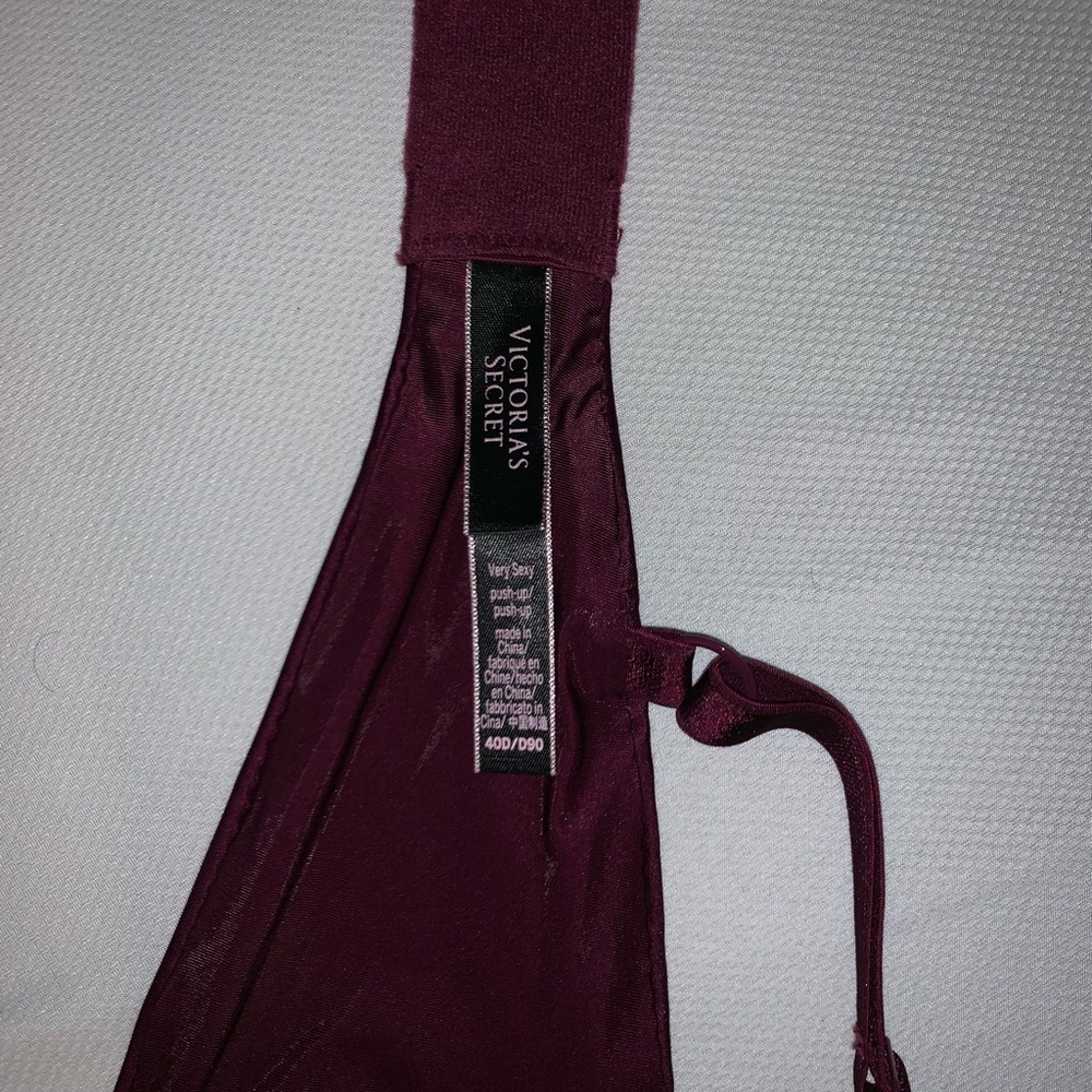 Victoria Secret Bra 40DD - Picture 3 of 3